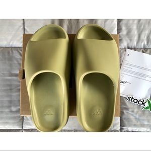 Yeezy Slides - ‘Resin’ color - adidas - Size 8